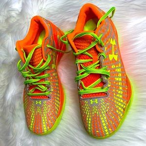 Under Armour Women’s size 6 - New